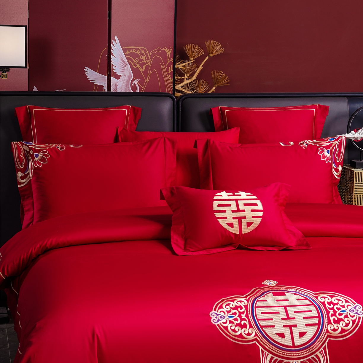 91家纺网 家纺一手货源 找家纺 置顶家纺 2025新款新中式婚庆亲肤棉绣花四件套 新婚富贵-大红