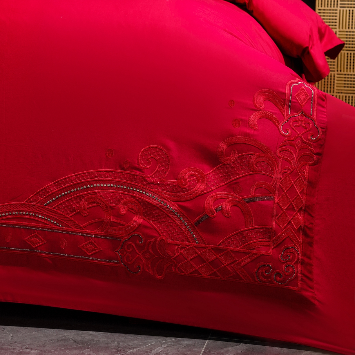 91家纺网 家纺一手货源 找家纺 置顶家纺 2025新款新中式婚庆亲肤棉绣花四件套 新婚喜乐-大红