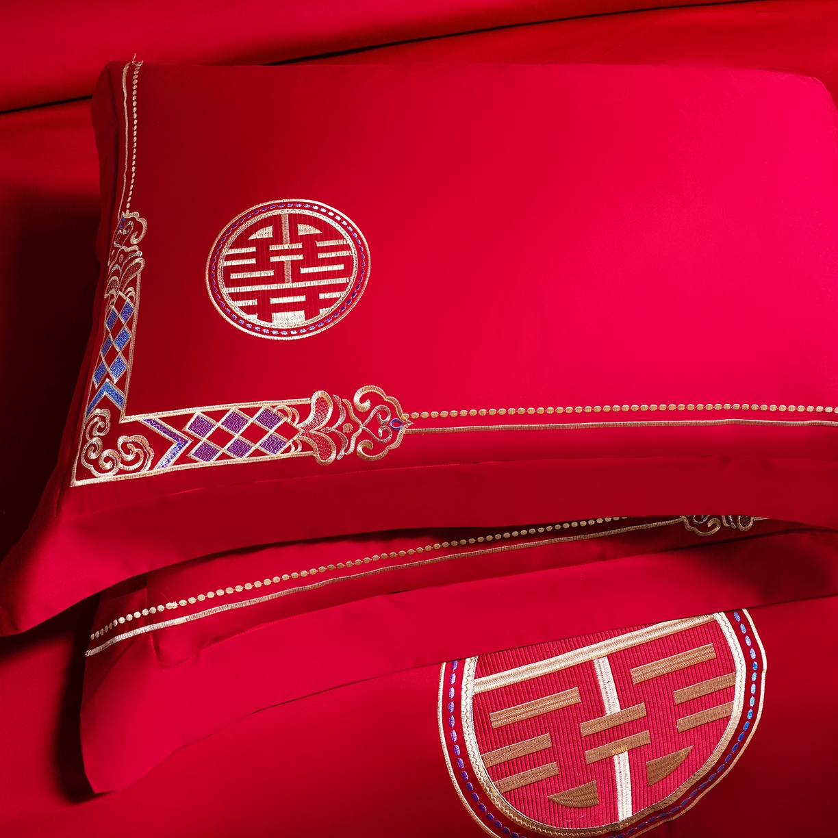 91家纺网 家纺一手货源 找家纺 置顶家纺 2025新款新中式婚庆亲肤棉绣花四件套 新婚喜乐-金大红