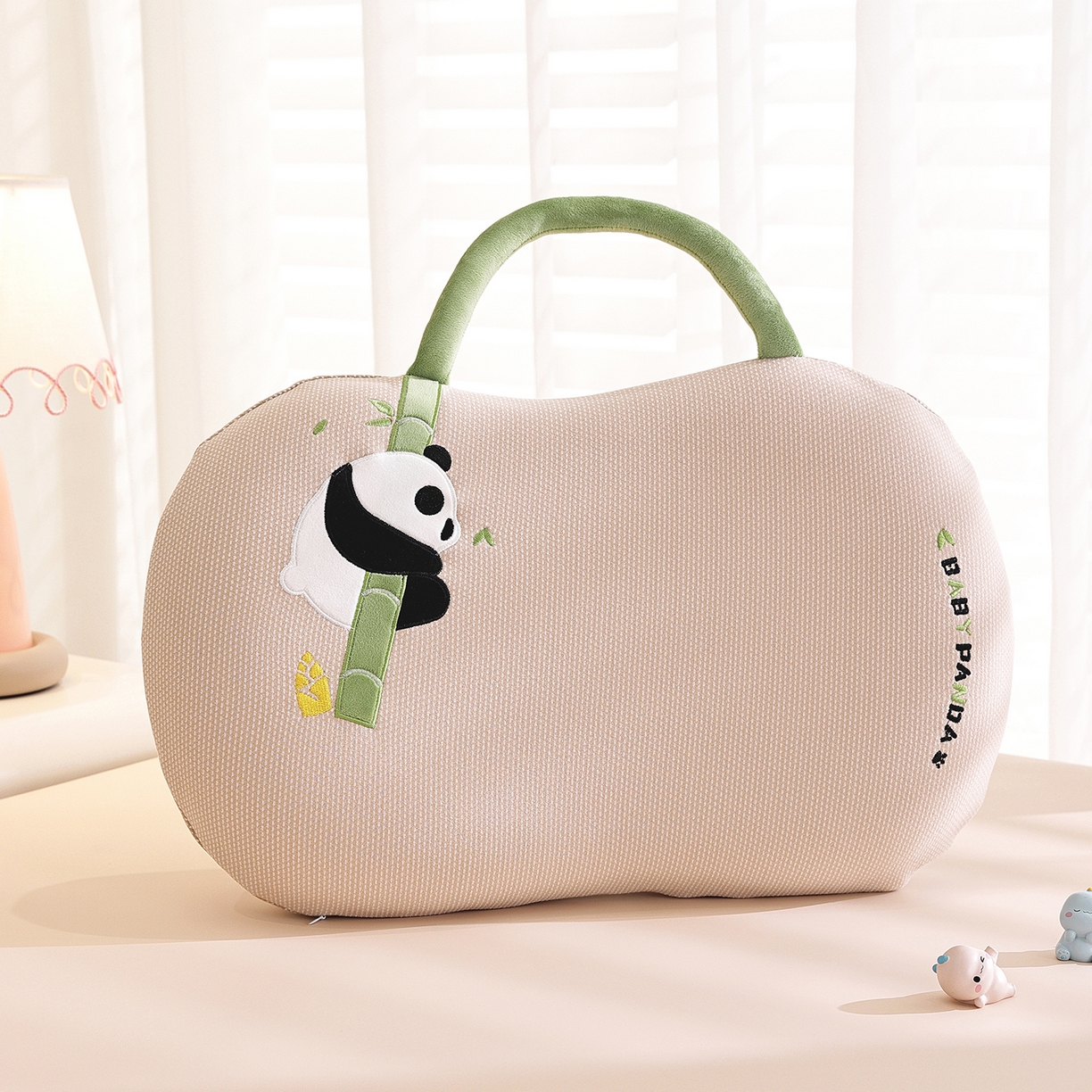 91家纺网 家纺一手货源 找家纺 （总）仁宇枕业 2025新款新品暖绒节节高熊猫儿童手提猫肚记忆枕头枕芯