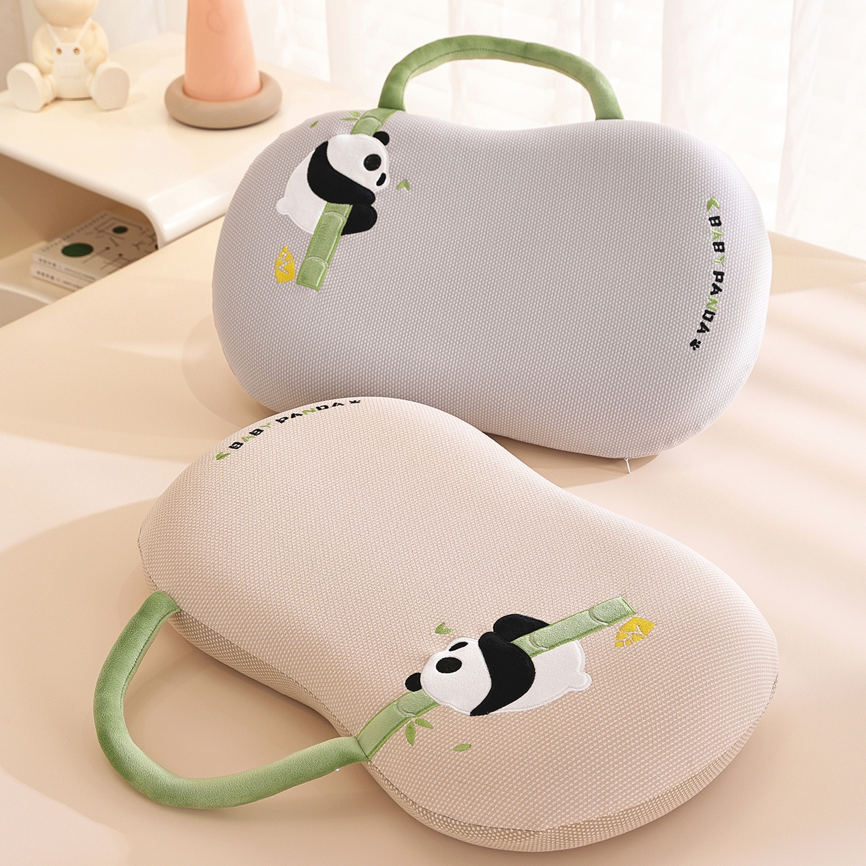 91家纺网 家纺一手货源 找家纺 （总）仁宇枕业 2025新款新品暖绒节节高熊猫儿童手提猫肚记忆枕头枕芯