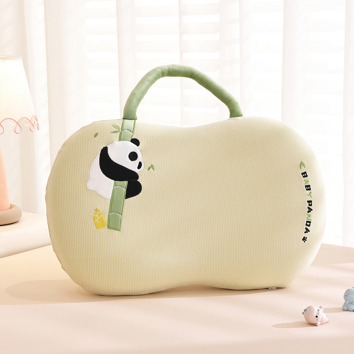 91家纺网 家纺一手货源 找家纺 （总）仁宇枕业 2025新款新品暖绒节节高熊猫儿童手提猫肚记忆枕头枕芯