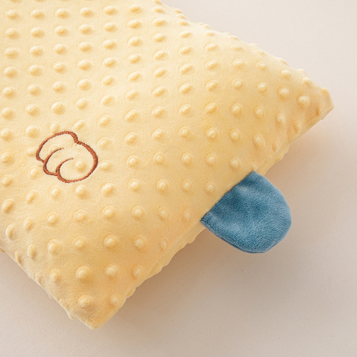 91家纺网 家纺一手货源 找家纺 仁宇枕业 2025新款新品儿童幼儿园学生儿童枕头羽丝绒全荞麦枕头枕芯 豆豆猫安抚枕-黄色