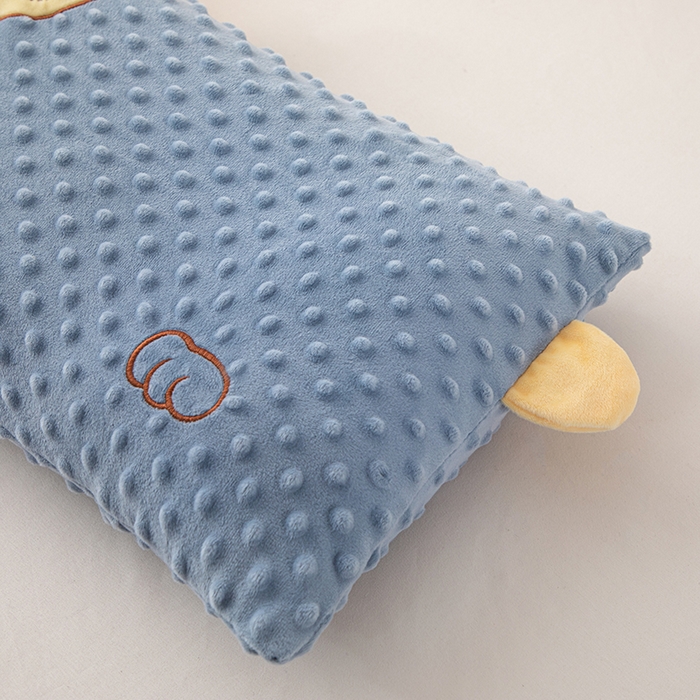 91家纺网 家纺一手货源 找家纺 仁宇枕业 2025新款新品儿童幼儿园学生儿童枕头羽丝绒全荞麦枕头枕芯 豆豆猫安抚枕-蓝色