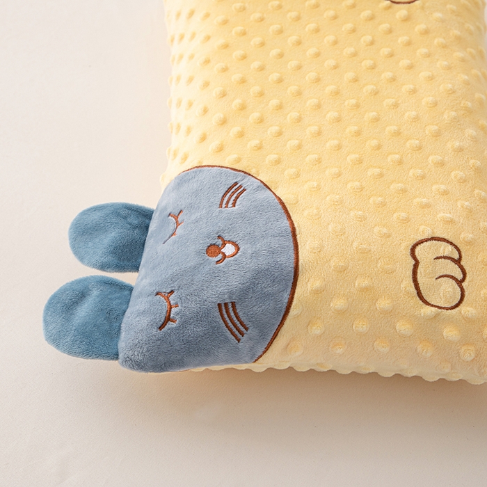 91家纺网 家纺一手货源 找家纺 仁宇枕业 2025新款新品儿童幼儿园学生儿童枕头羽丝绒全荞麦枕头枕芯 豆豆猫安抚枕-黄色