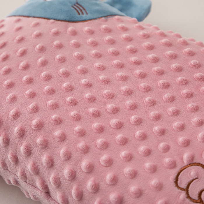 91家纺网 家纺一手货源 找家纺 仁宇枕业 2025新款新品儿童幼儿园学生儿童枕头羽丝绒全荞麦枕头枕芯 豆豆猫安抚枕-粉色