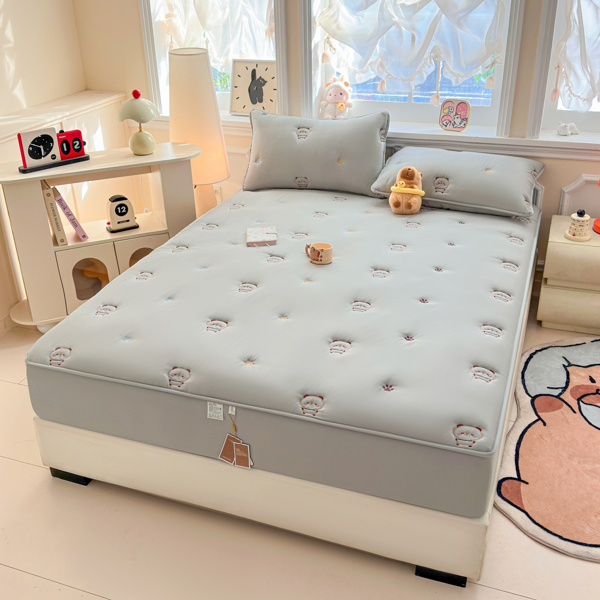 91家纺网 家纺一手货源 找家纺 糯米猪家纺 2025新款A类卡皮巴拉全棉夹棉床笠 卡皮巴拉-灰色