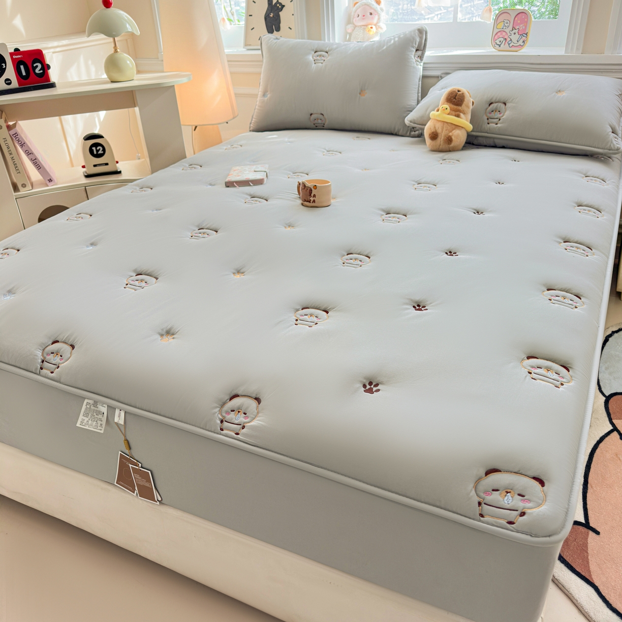 91家纺网 家纺一手货源 找家纺 糯米猪家纺 2025新款A类卡皮巴拉全棉夹棉床笠 卡皮巴拉-灰色