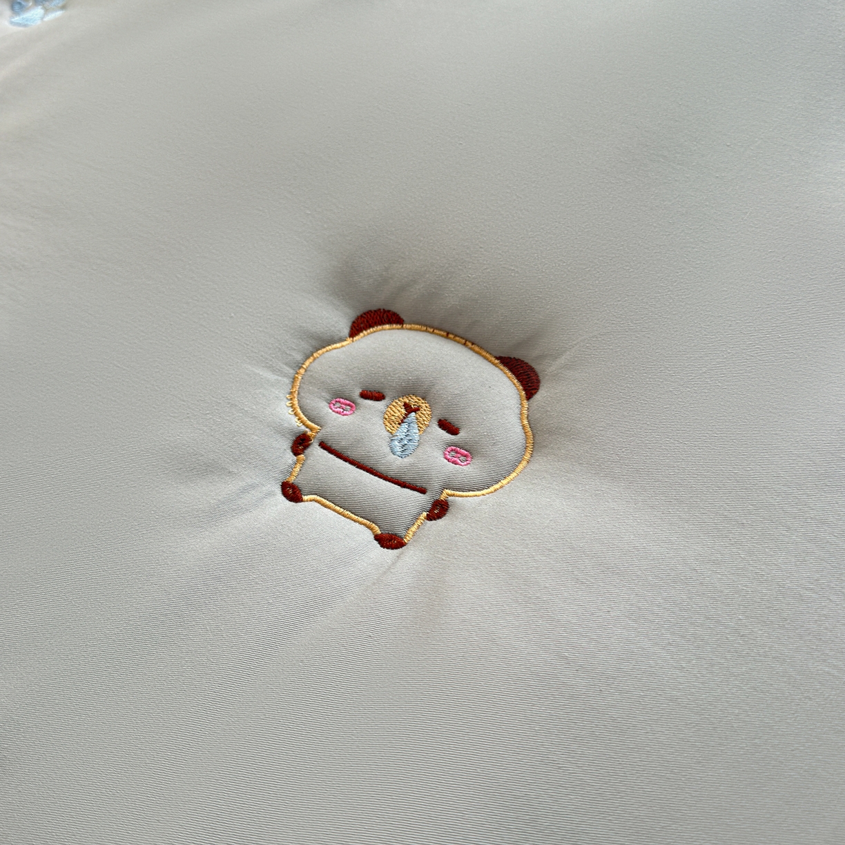 91家纺网 家纺一手货源 找家纺 糯米猪家纺 2025新款A类卡皮巴拉全棉夹棉床笠 卡皮巴拉-灰色