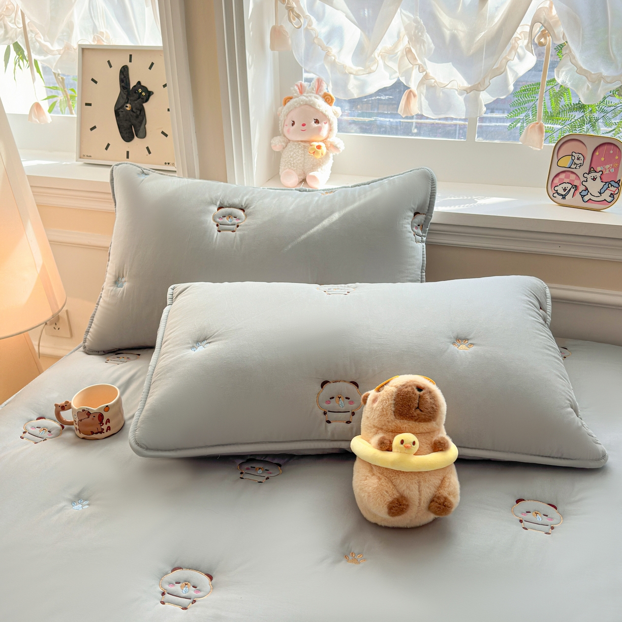 91家纺网 家纺一手货源 找家纺 糯米猪家纺 2025新款A类卡皮巴拉全棉夹棉床笠 卡皮巴拉-灰色