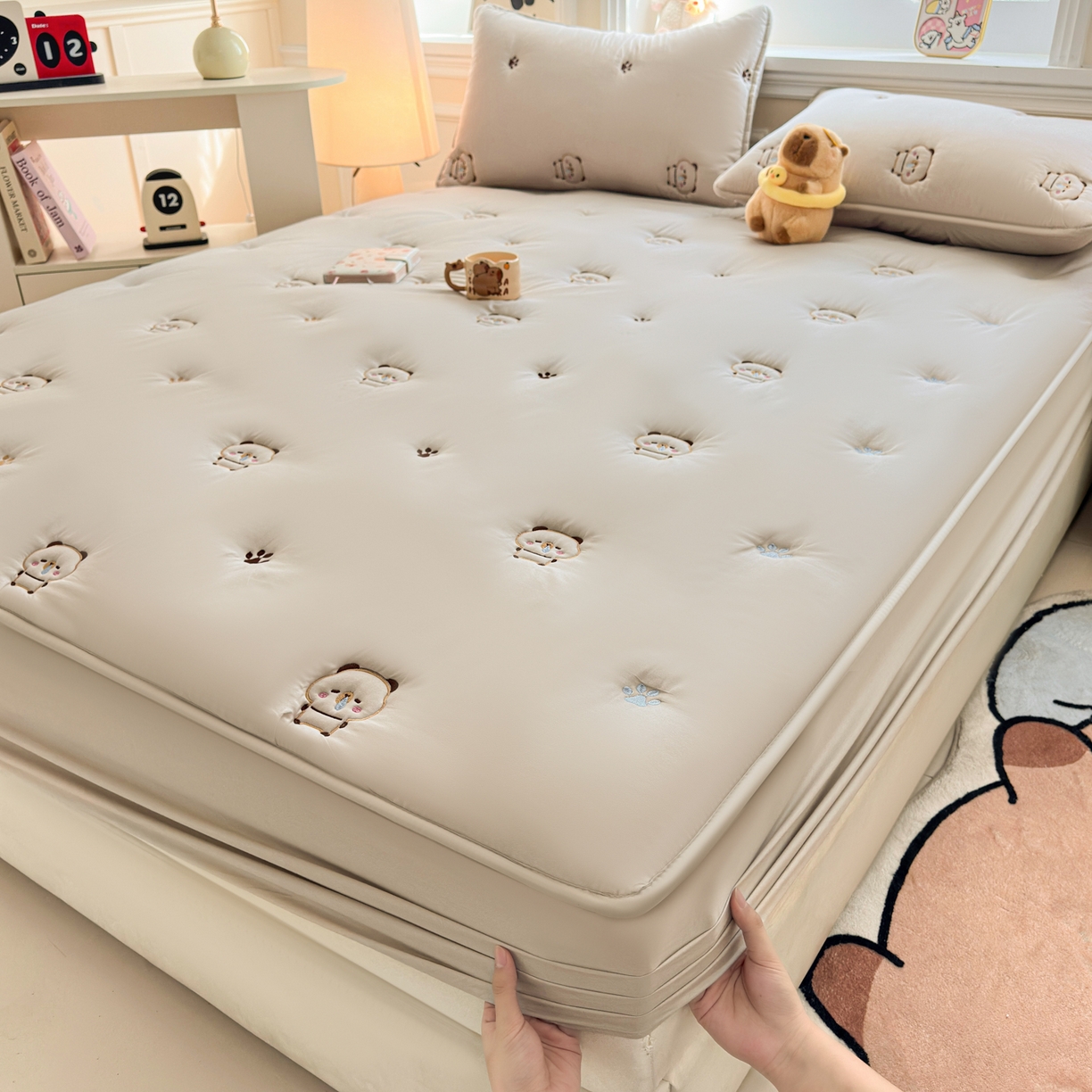 91家纺网 家纺一手货源 找家纺 糯米猪家纺 2025新款A类卡皮巴拉全棉夹棉床笠 卡皮巴拉-卡其