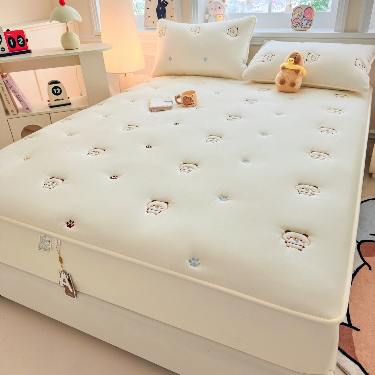 91家纺网 家纺一手货源 找家纺 糯米猪家纺 2025新款A类卡皮巴拉全棉夹棉床笠 卡皮巴拉-米色