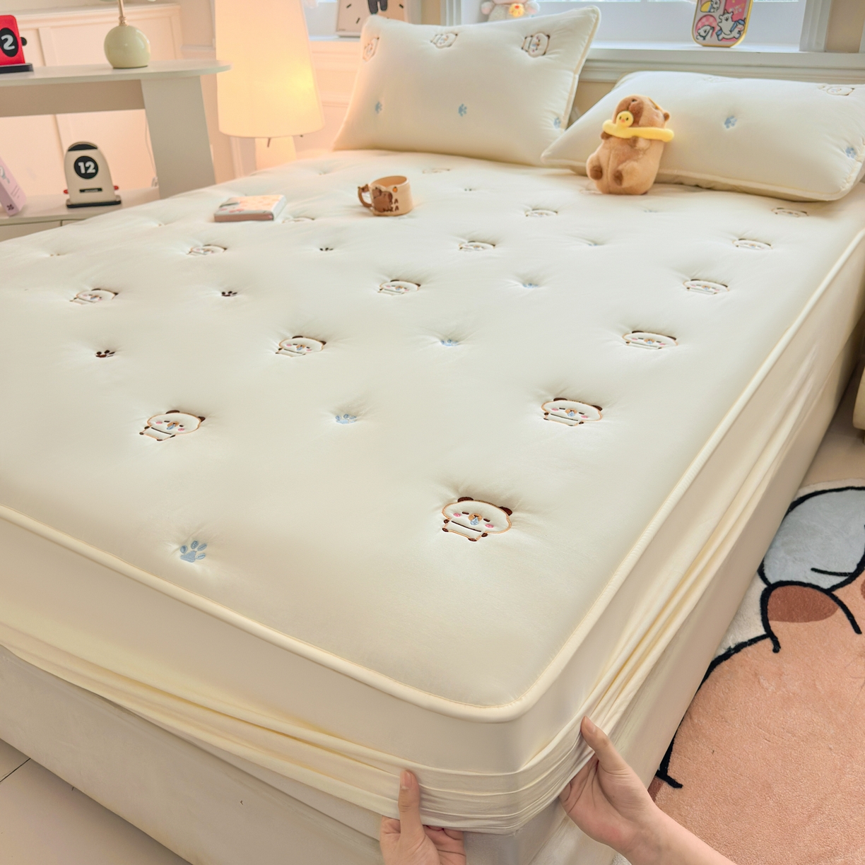 91家纺网 家纺一手货源 找家纺 糯米猪家纺 2025新款A类卡皮巴拉全棉夹棉床笠 卡皮巴拉-米色