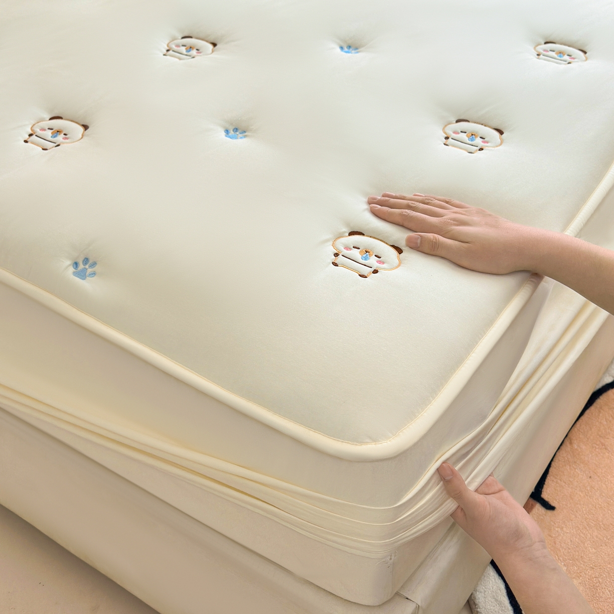 91家纺网 家纺一手货源 找家纺 糯米猪家纺 2025新款A类卡皮巴拉全棉夹棉床笠 卡皮巴拉-米色