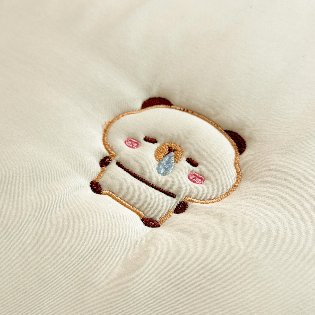 91家纺网 家纺一手货源 找家纺 糯米猪家纺 2025新款A类卡皮巴拉全棉夹棉床笠 卡皮巴拉-米色