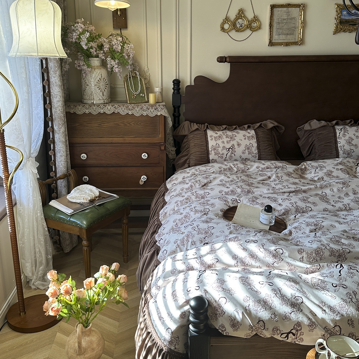 91家纺网 家纺一手货源 找家纺 （总）多乐娜 2025新款法式风全消光奶芙绒牛奶绒四件套高克重婴儿宝宝绒四件套玫瑰蒂芙尼场景图2 （会员-20 控价最低368起）