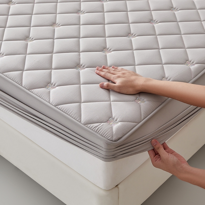 91家纺网 家纺一手货源 找家纺 红淳家纺 2025新款全棉刺绣蝴蝶款防水床笠单品床笠床笠单件 刺绣蝴蝶款-浅灰