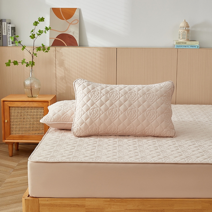 91家纺网 家纺一手货源 找家纺 红淳家纺 2025新款山茶花款防水夹棉床笠单品床笠床笠单件 山茶花-卡其