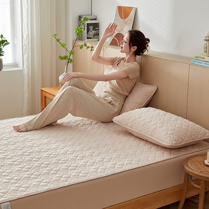 91家纺网 家纺一手货源 找家纺 红淳家纺 2025新款山茶花款防水夹棉床笠单品床笠床笠单件 山茶花-卡其