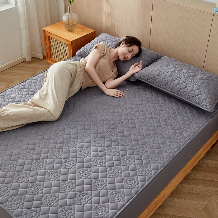 91家纺网 家纺一手货源 找家纺 红淳家纺 2025新款山茶花款防水夹棉床笠单品床笠床笠单件 山茶花-深灰