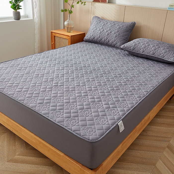 91家纺网 家纺一手货源 找家纺 红淳家纺 2025新款山茶花款防水夹棉床笠单品床笠床笠单件 山茶花-深灰