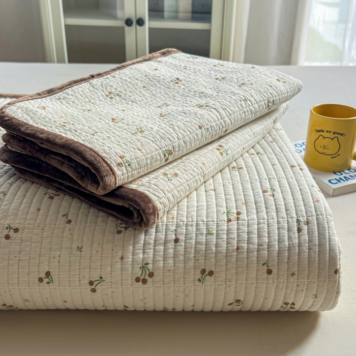 91家纺网 家纺一手货源 找家纺 （总）床盖工厂店 2025新款全棉纯棉纱布加宝宝绒填充棉花床盖三件套