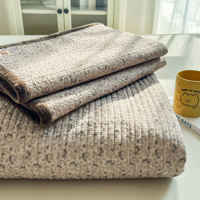 床盖工厂店 2025新款全棉纯棉纱布加宝宝绒填充棉花床盖三件套 森系犬-灰