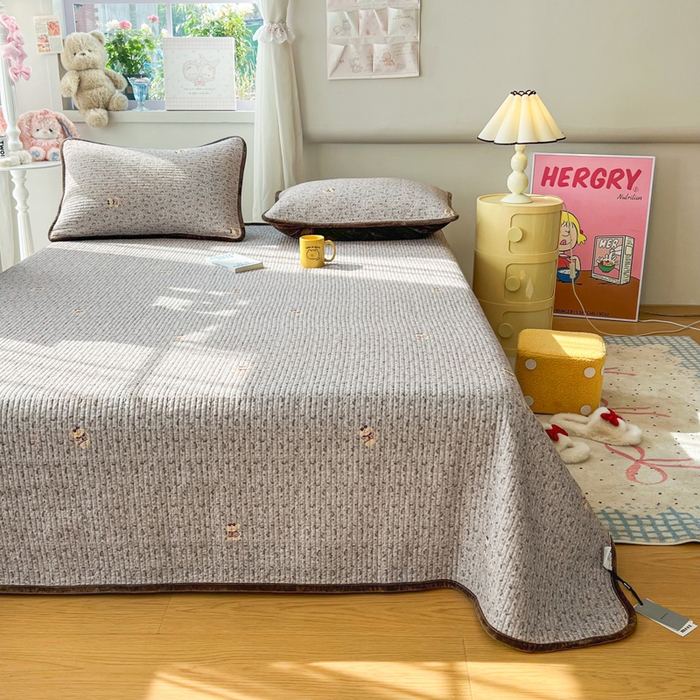 91家纺网 家纺一手货源 找家纺 床盖工厂店 2025新款全棉纯棉纱布加宝宝绒填充棉花床盖三件套 森系犬-灰