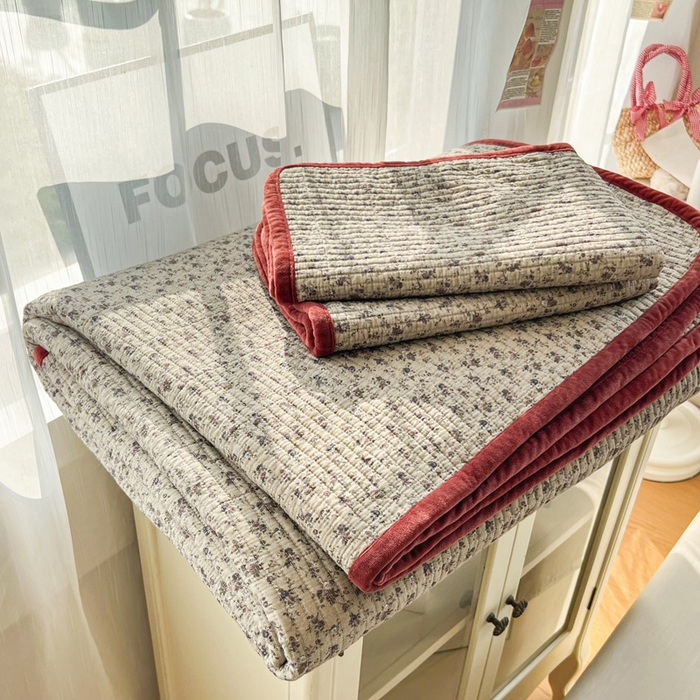 91家纺网 家纺一手货源 找家纺 床盖工厂店 2025新款全棉纯棉纱布加宝宝绒填充棉花床盖三件套 悠野-咖