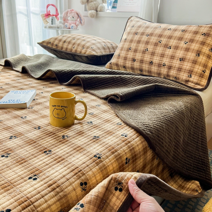 91家纺网 家纺一手货源 找家纺 床盖工厂店 2025新款全棉纯棉纱布加宝宝绒填充棉花床盖三件套 格格巫