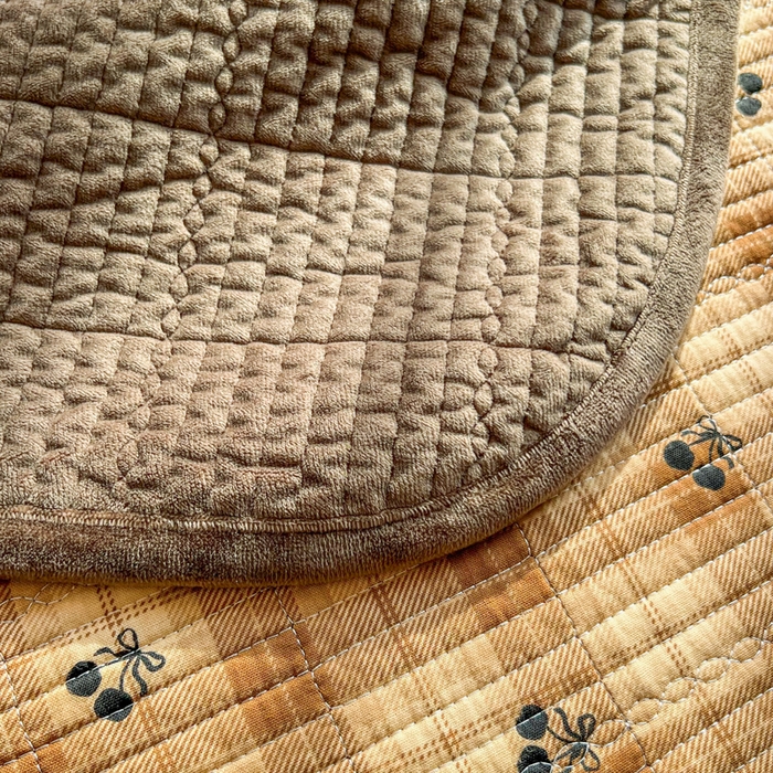 91家纺网 家纺一手货源 找家纺 床盖工厂店 2025新款全棉纯棉纱布加宝宝绒填充棉花床盖三件套 格格巫