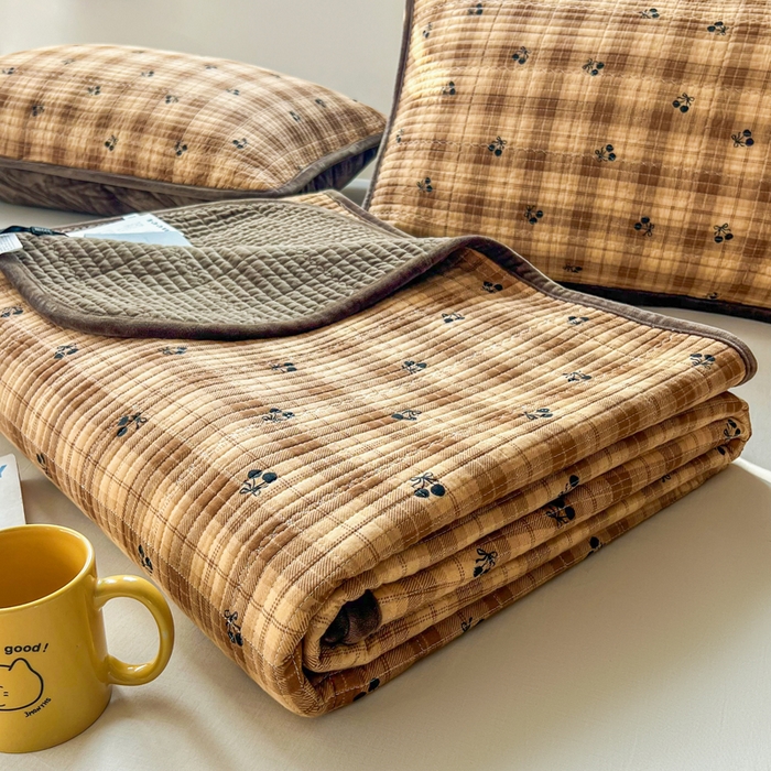 91家纺网 家纺一手货源 找家纺 床盖工厂店 2025新款全棉纯棉纱布加宝宝绒填充棉花床盖三件套 格格巫