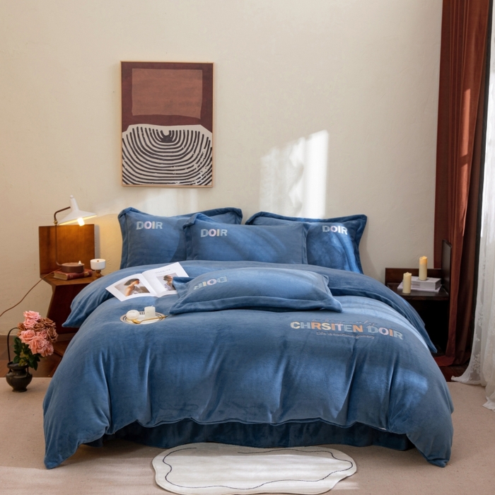 91家纺网 家纺一手货源 找家纺 （总）绒博士 2023新款舒适保暖220克牛奶绒四件套系列 罗拉