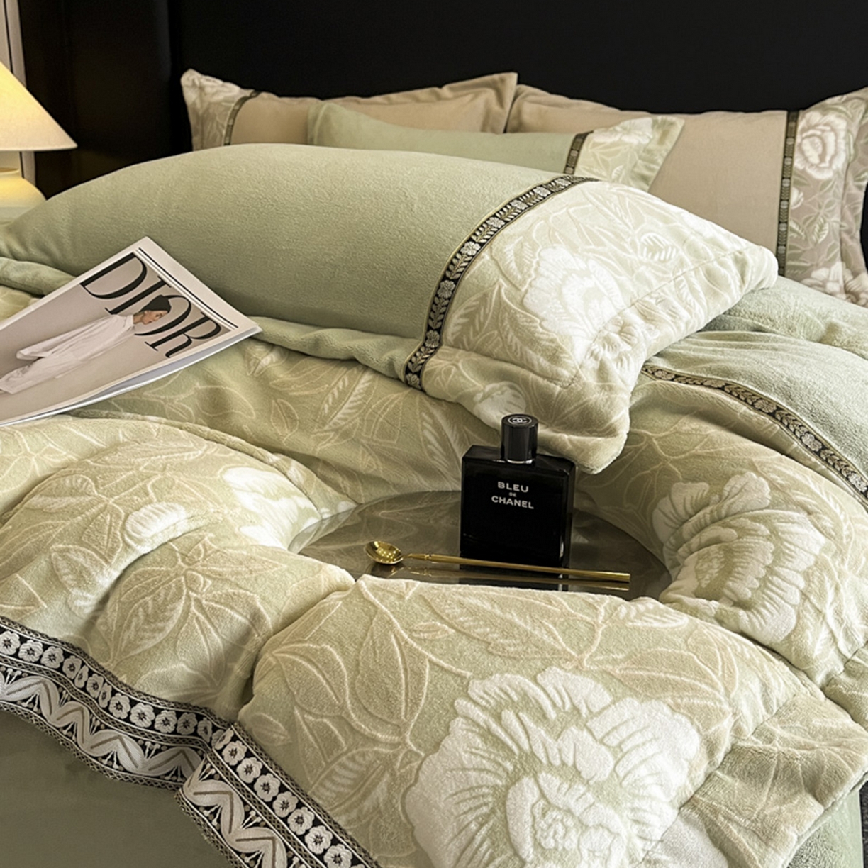 91家纺网 家纺一手货源 找家纺 （总）帝王家纺 2025新款贡缎提花贴布磨毛刺绣婚庆四件套红色结婚床上用品