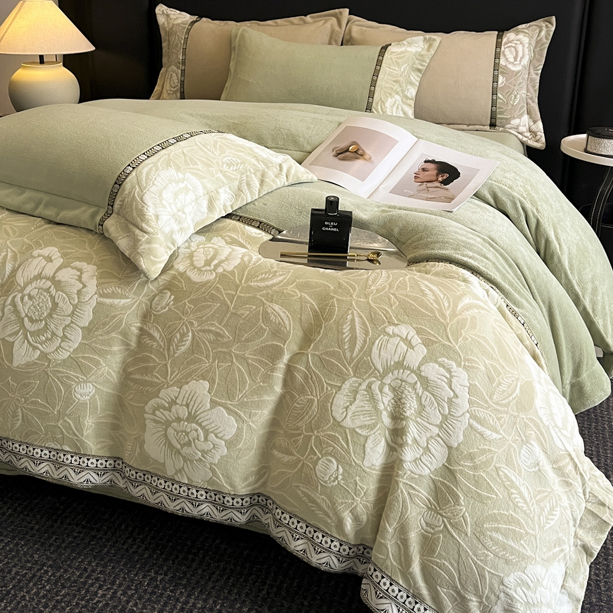 91家纺网 家纺一手货源 找家纺 （总）帝王家纺 2025新款刺绣雕花加厚保暖牛奶绒四件套冬季珊瑚绒  控价： 淘宝标准￥208，小号￥178.拼多多标准￥168，小号￥138. (谢谢配合）