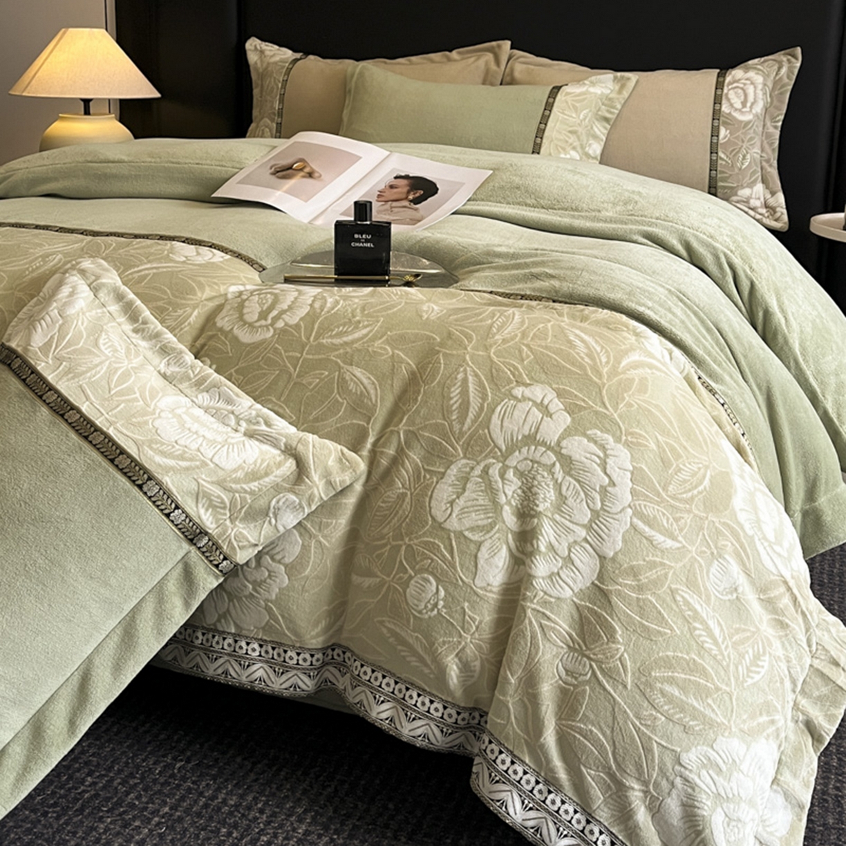 91家纺网 家纺一手货源 找家纺 （总）帝王家纺 2025新款刺绣雕花加厚保暖牛奶绒四件套冬季珊瑚绒  控价： 淘宝标准￥208，小号￥178.拼多多标准￥168，小号￥138. (谢谢配合）