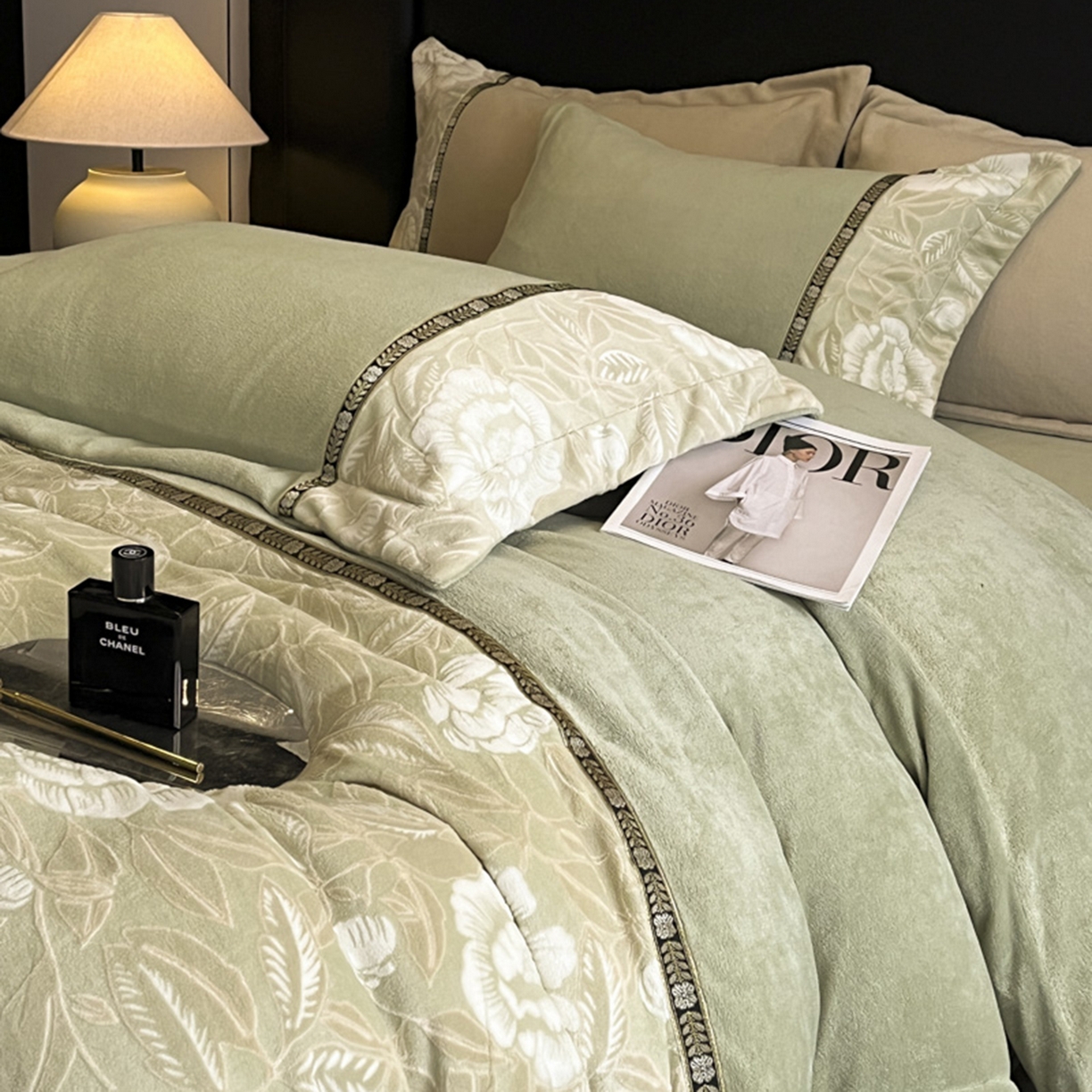 91家纺网 家纺一手货源 找家纺 （总）帝王家纺 2025新款刺绣雕花加厚保暖牛奶绒四件套冬季珊瑚绒  控价： 淘宝标准￥208，小号￥178.拼多多标准￥168，小号￥138. (谢谢配合）