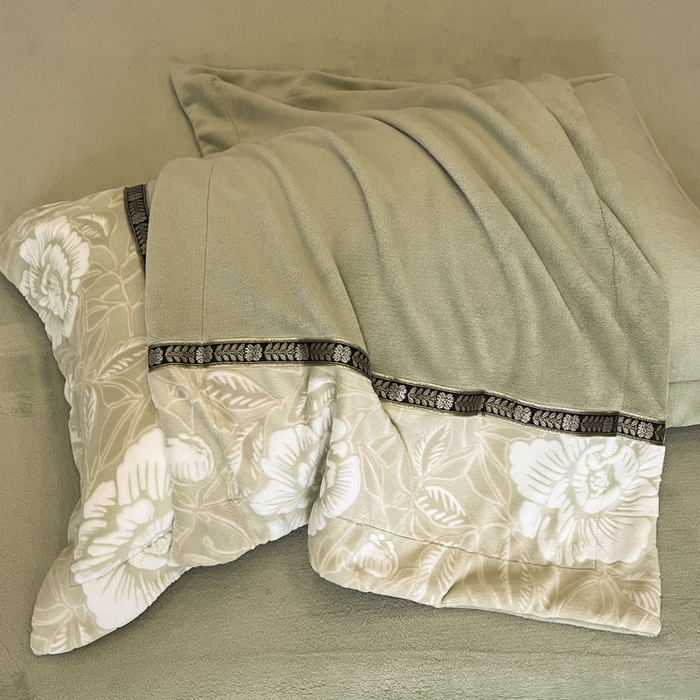 91家纺网 家纺一手货源 找家纺 （总）帝王家纺 2025新款刺绣雕花加厚保暖牛奶绒四件套冬季珊瑚绒  控价： 淘宝标准￥208，小号￥178.拼多多标准￥168，小号￥138. (谢谢配合）