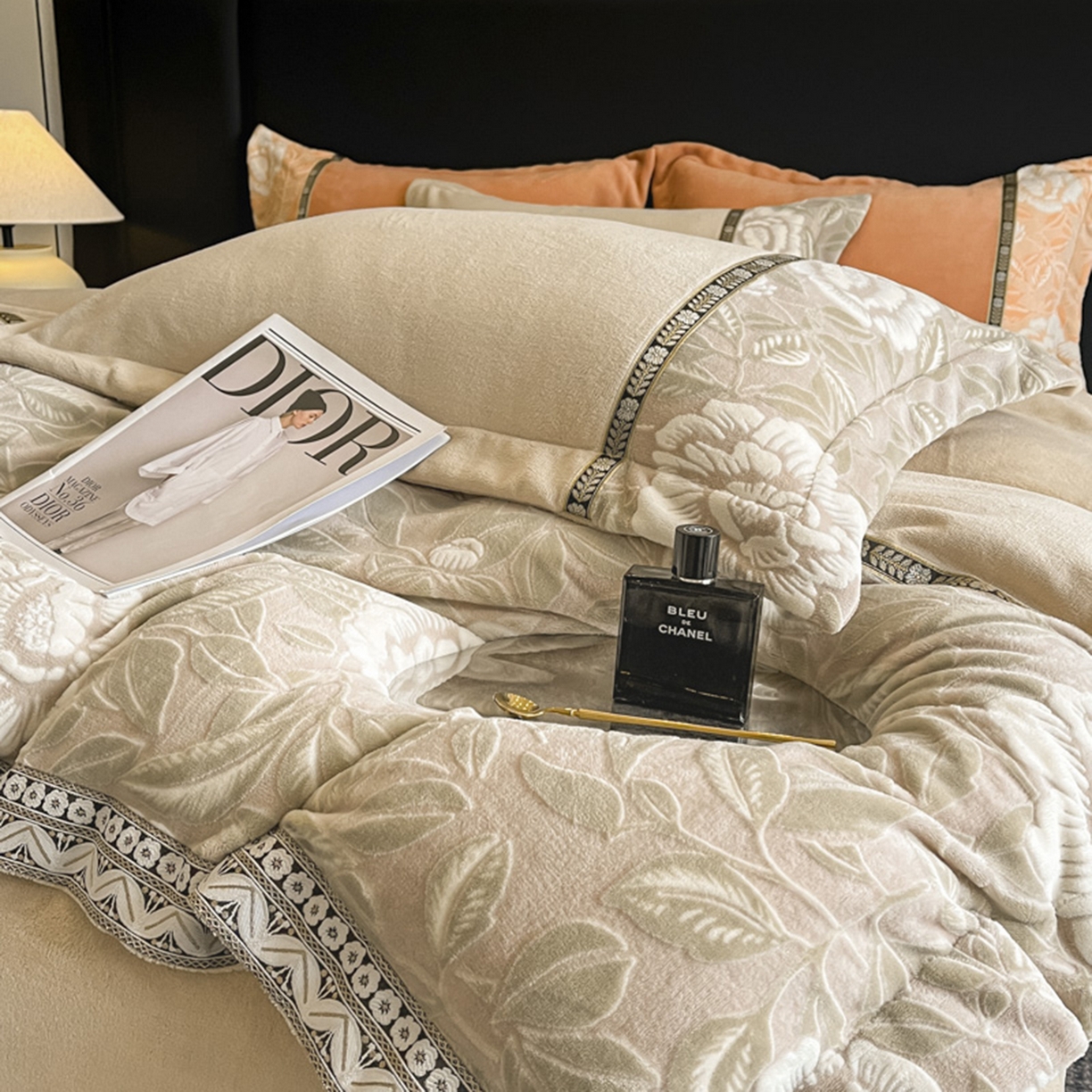 91家纺网 家纺一手货源 找家纺 （总）帝王家纺 2025新款刺绣雕花加厚保暖牛奶绒四件套冬季珊瑚绒  控价： 淘宝标准￥208，小号￥178.拼多多标准￥168，小号￥138. (谢谢配合）