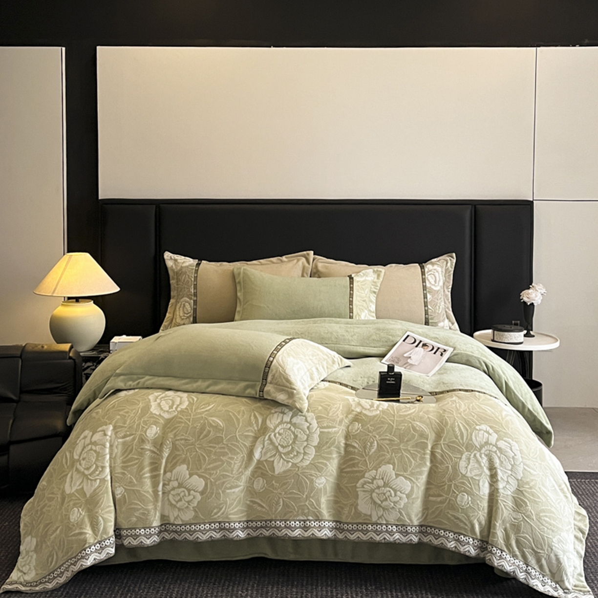 91家纺网 家纺一手货源 找家纺 帝王家纺 2025新款刺绣雕花加厚保暖牛奶绒四件套冬季珊瑚绒  控价： 淘宝标准￥208，小号￥178.拼多多标准￥168，小号￥138. (谢谢配合） 花绒月貌-绿