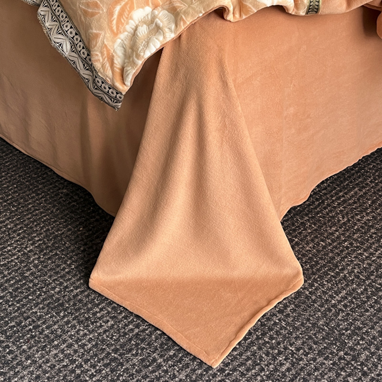 91家纺网 家纺一手货源 找家纺 帝王家纺 2025新款刺绣雕花加厚保暖牛奶绒四件套冬季珊瑚绒  控价： 淘宝标准￥208，小号￥178.拼多多标准￥168，小号￥138. (谢谢配合） 花绒月貌-橘