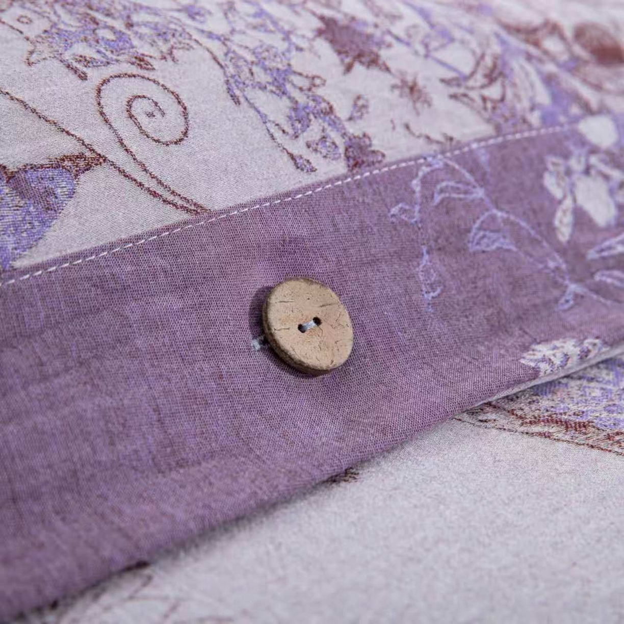 91家纺网 家纺一手货源 找家纺 双层纱家居 2025新款纯棉双层纱纽扣款四件套 蝴蝶粉