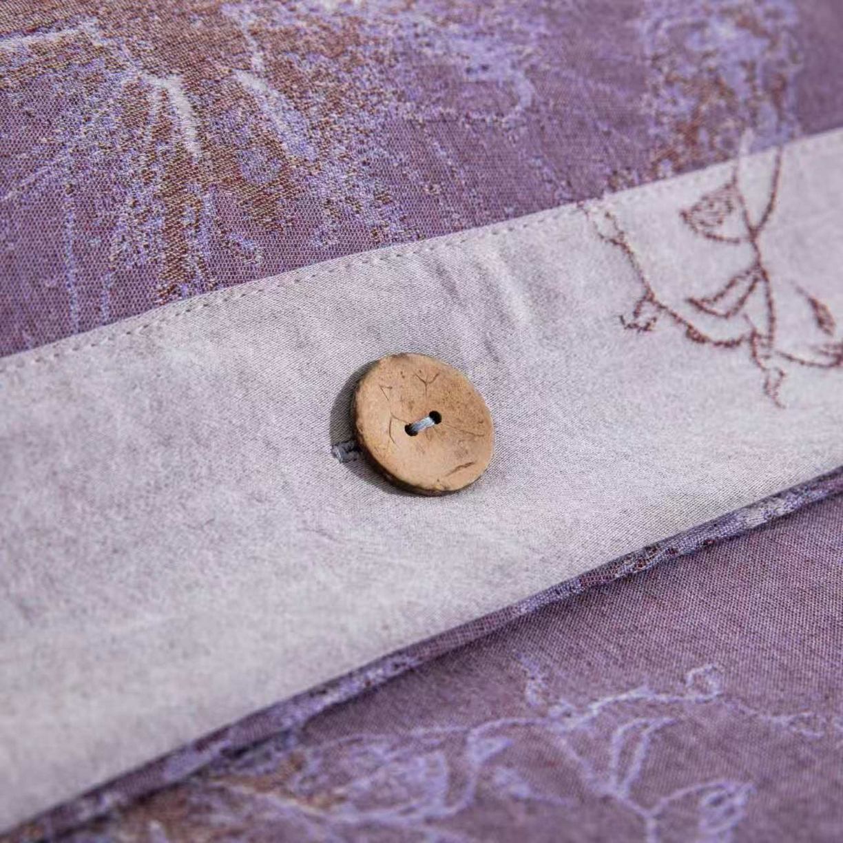 91家纺网 家纺一手货源 找家纺 双层纱家居 2025新款纯棉双层纱纽扣款四件套 蝴蝶紫