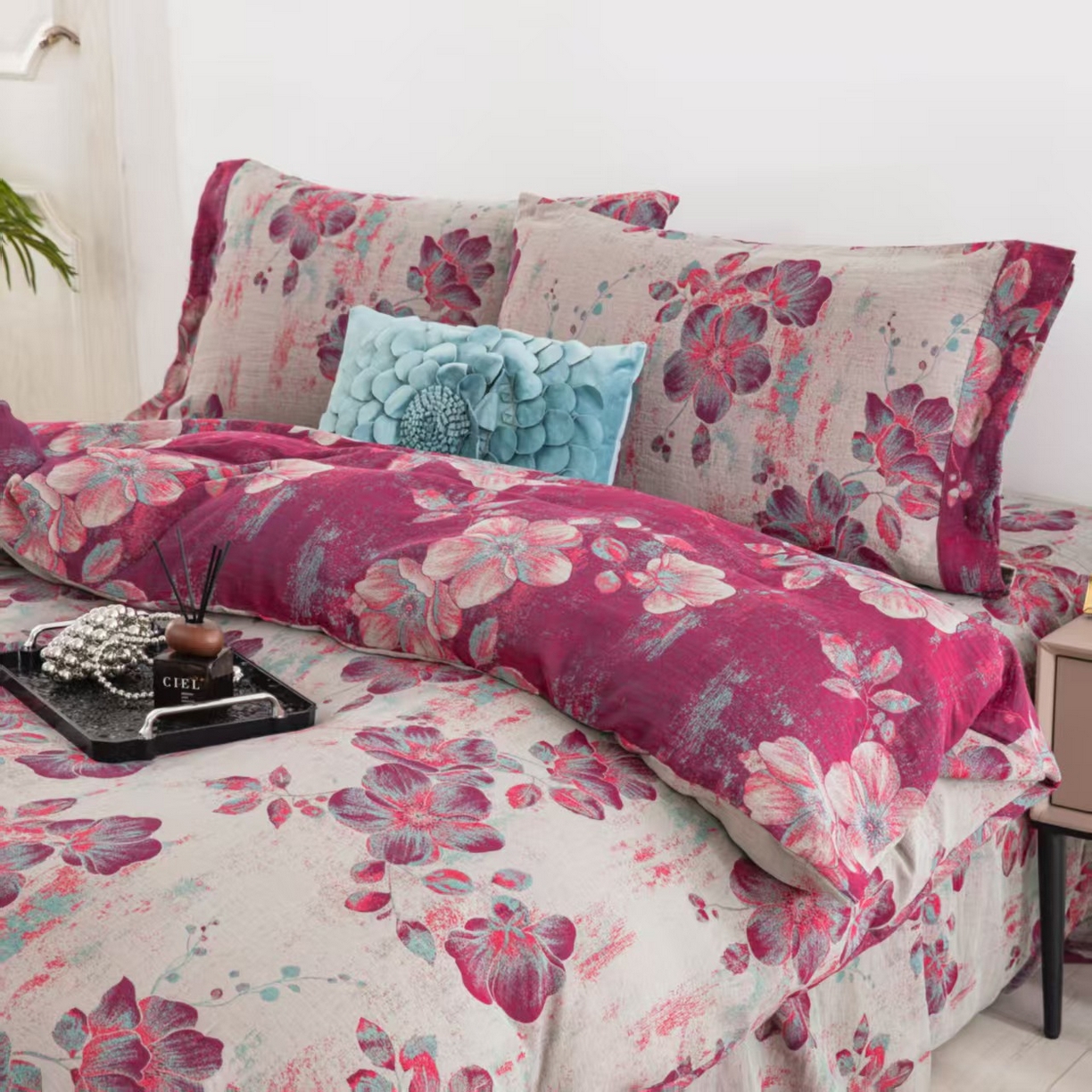 91家纺网 家纺一手货源 找家纺 双层纱家居 2025新款纯棉双层纱纽扣款四件套 流金岁月粉灰