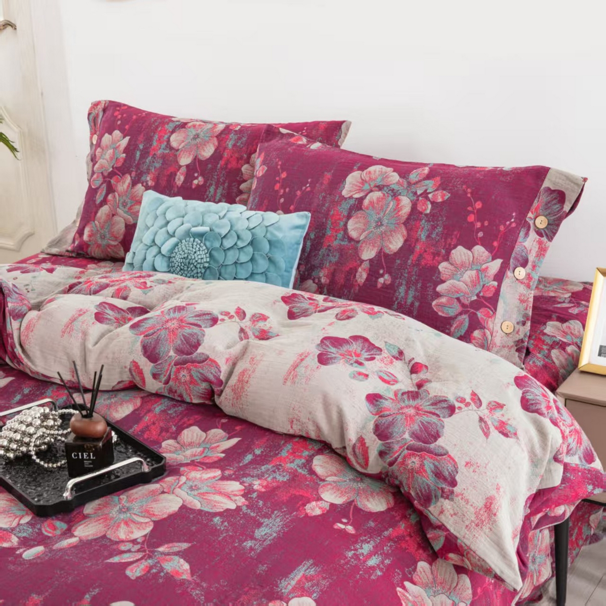 91家纺网 家纺一手货源 找家纺 双层纱家居 2025新款纯棉双层纱纽扣款四件套 流金岁月紫