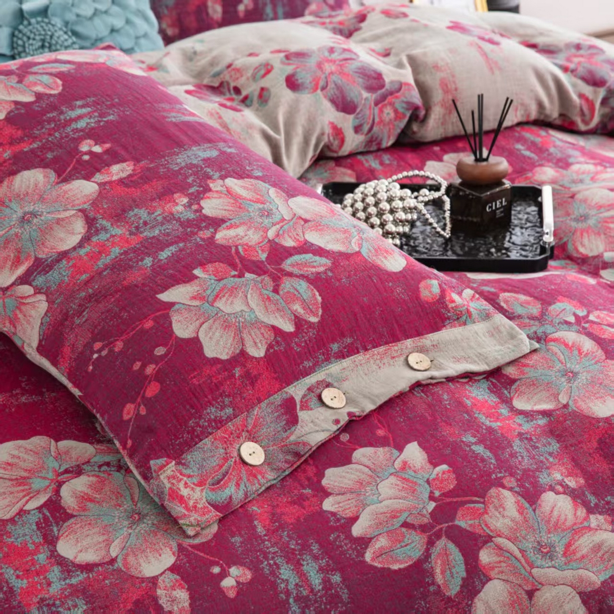 91家纺网 家纺一手货源 找家纺 双层纱家居 2025新款纯棉双层纱纽扣款四件套 流金岁月紫