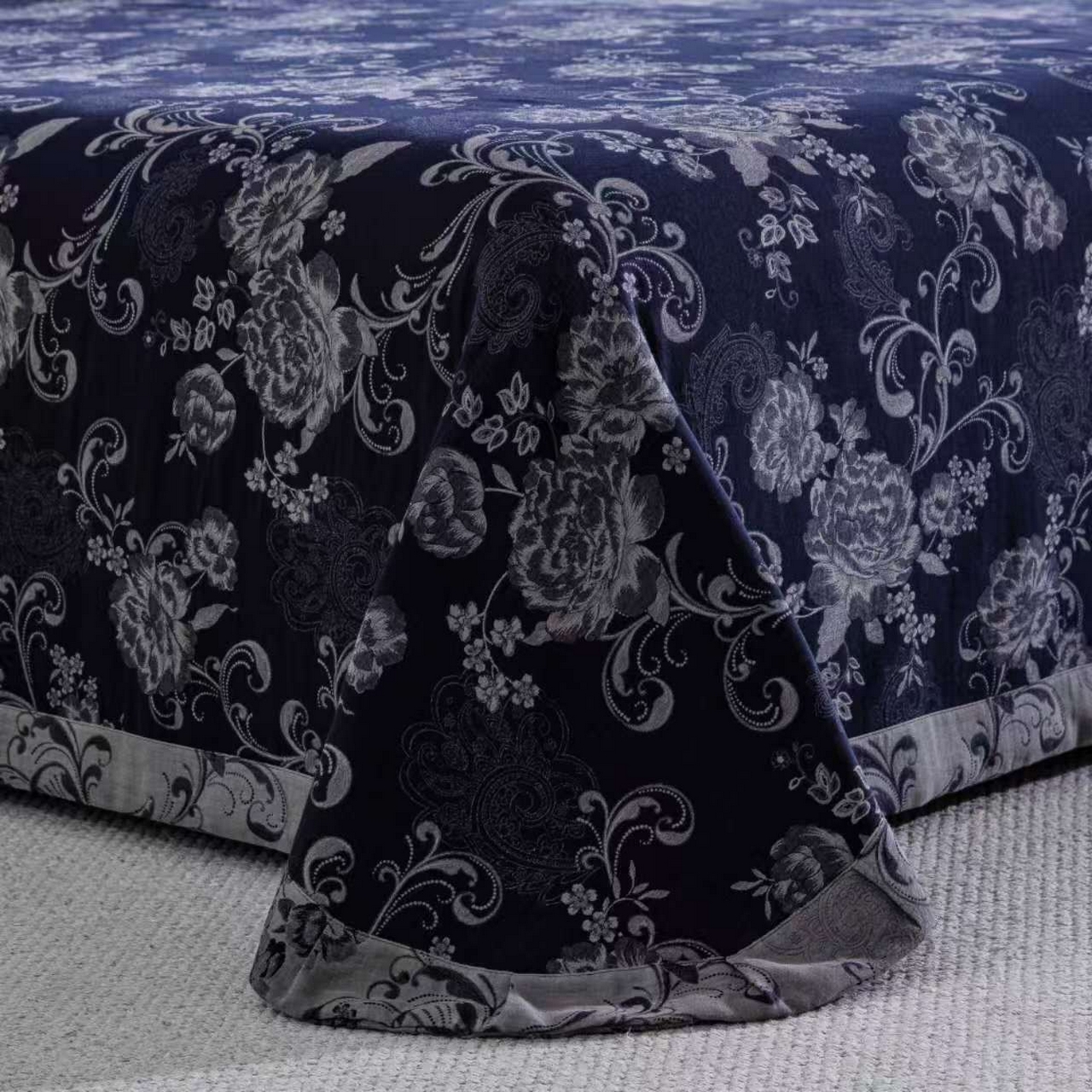 91家纺网 家纺一手货源 找家纺 双层纱家居 2025新款纯棉双层纱纽扣款四件套 陌上花开深蓝