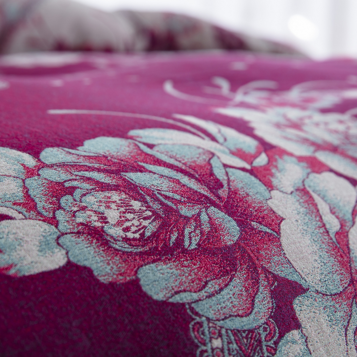 91家纺网 家纺一手货源 找家纺 双层纱家居 2025新款纯棉双层纱纽扣款四件套 牡丹深紫