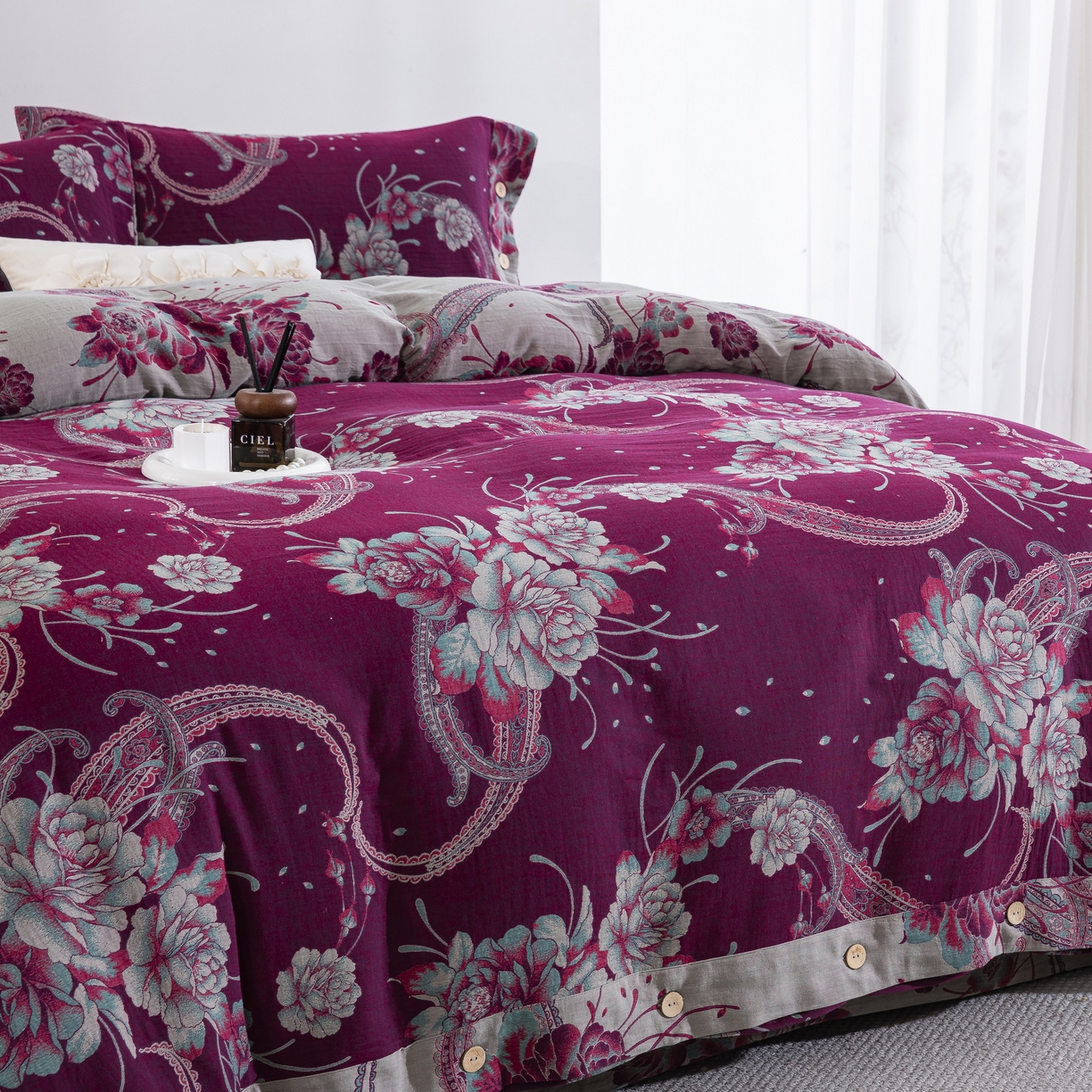 91家纺网 家纺一手货源 找家纺 双层纱家居 2025新款纯棉双层纱纽扣款四件套 牡丹深紫