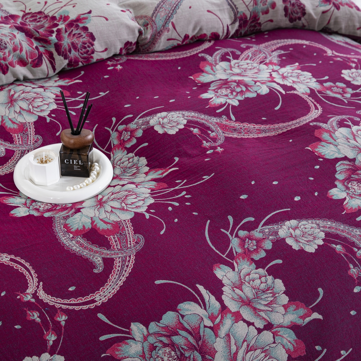 91家纺网 家纺一手货源 找家纺 双层纱家居 2025新款纯棉双层纱纽扣款四件套 牡丹深紫